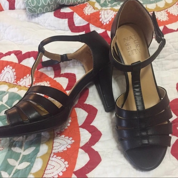 Naturalizer Shoes - Naturalizer delight peep toe Mary Jane heels.